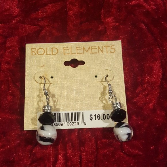 I have over 200 brand new earings - Picture 3 of 16